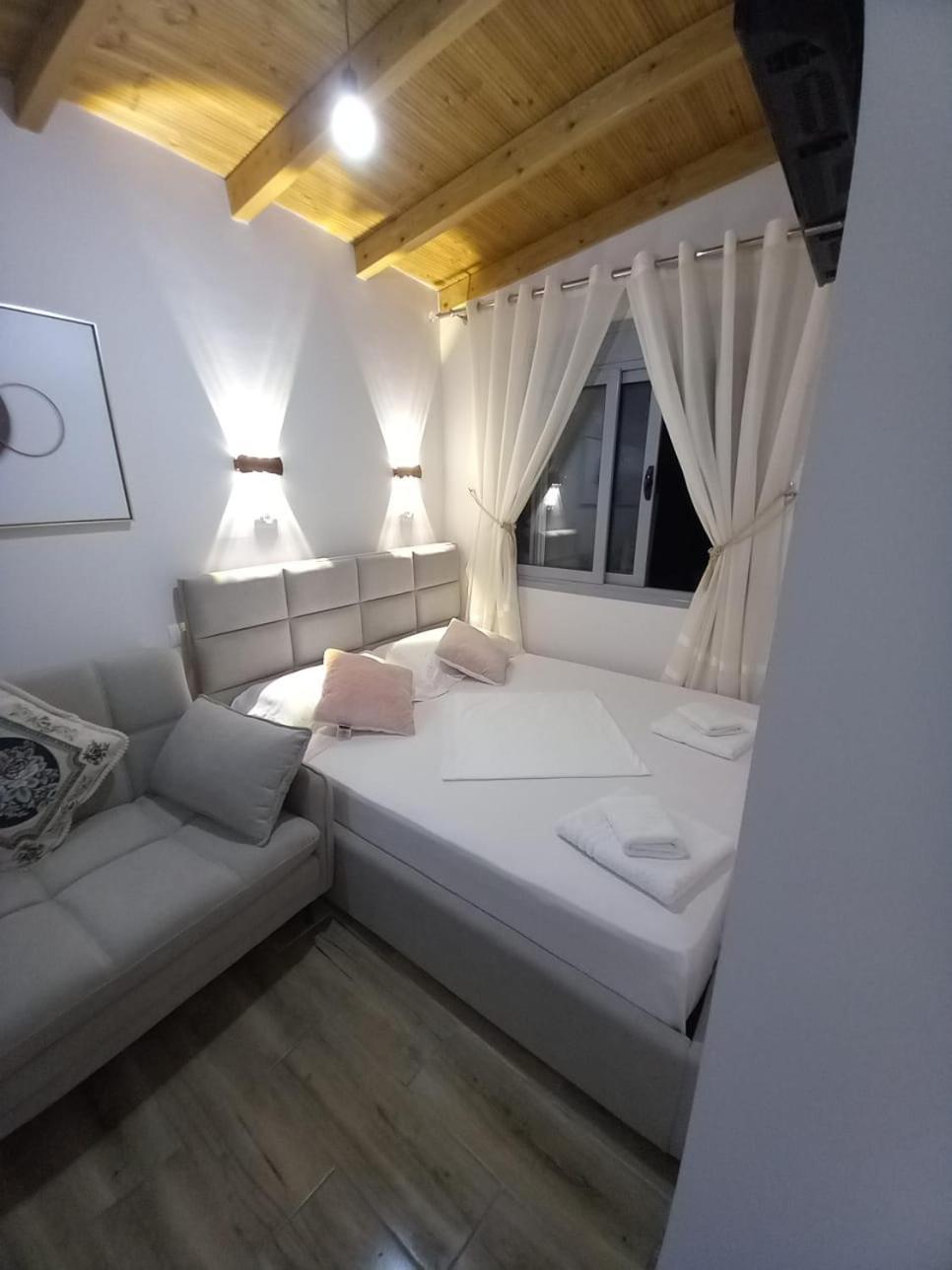 Villa Heljos Apartaments Vlore Bagian luar foto