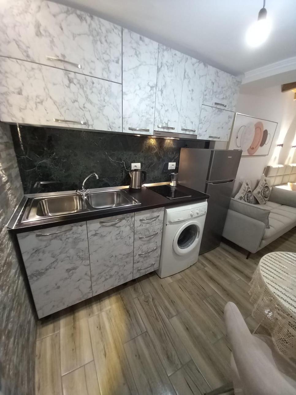 Villa Heljos Apartaments Vlore Bagian luar foto