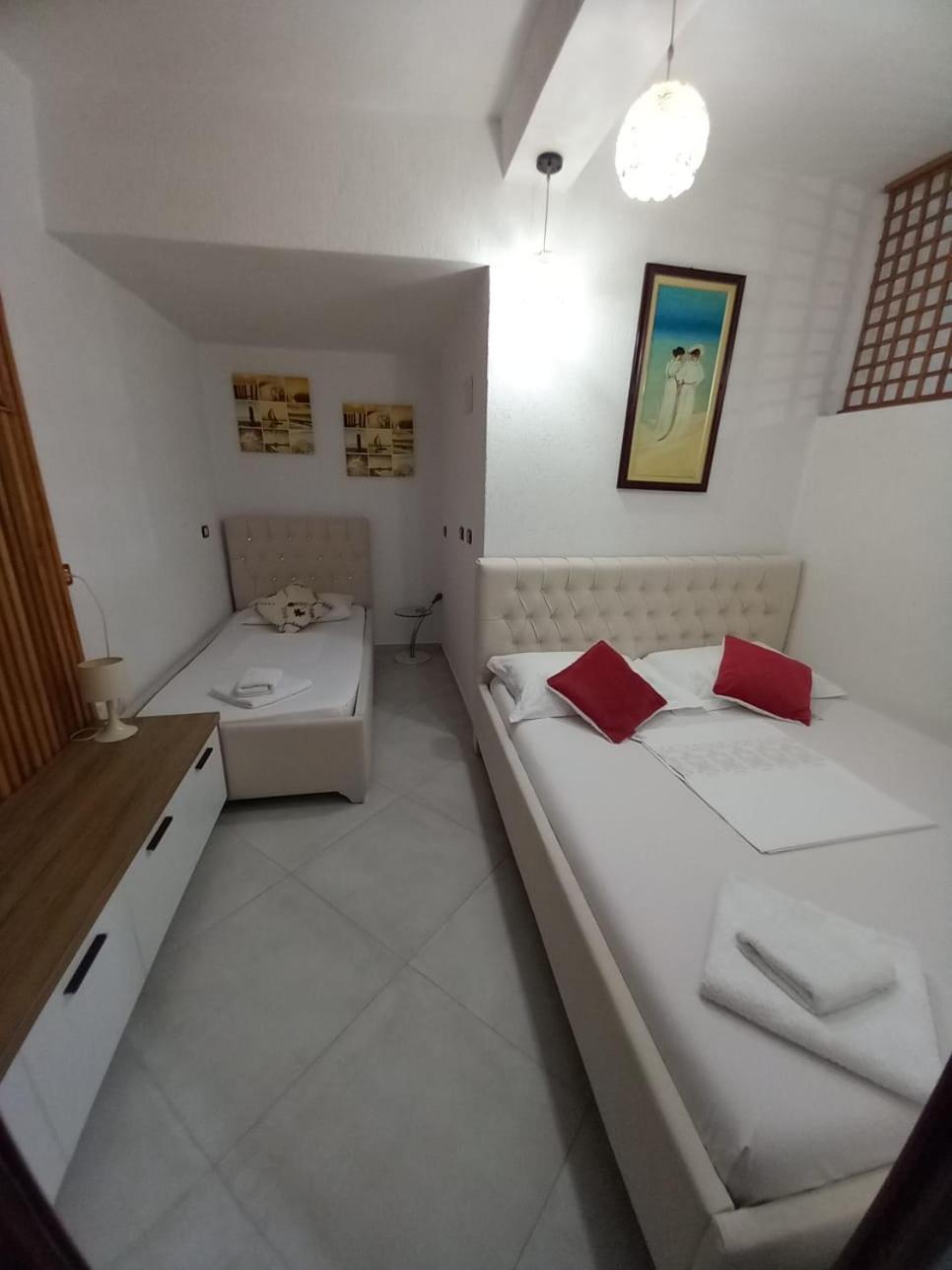 Villa Heljos Apartaments Vlore Bagian luar foto